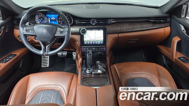 Maserati Quattroporte — interior