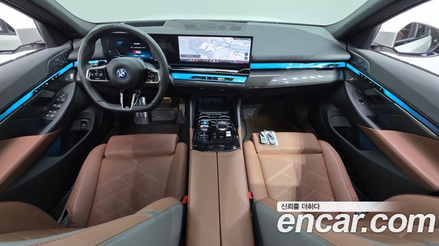 BMW i5 — interior