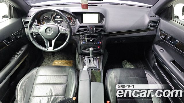 Mercedes-Benz E-Class — interior