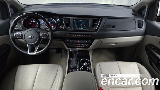 Kia Carnival — interior