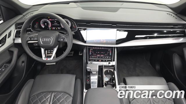 Audi Q8 — interior