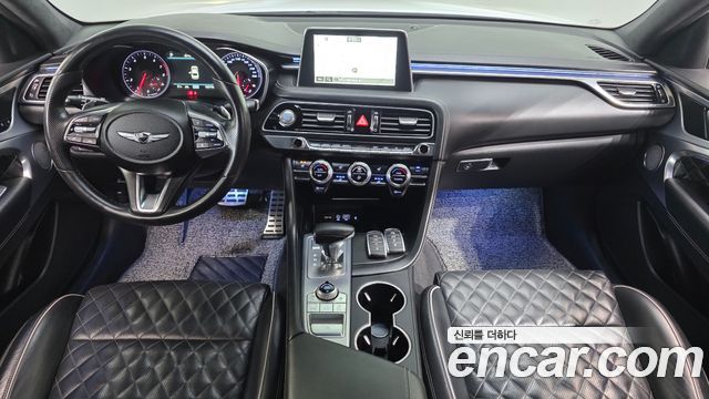 Genesis G70 — interior