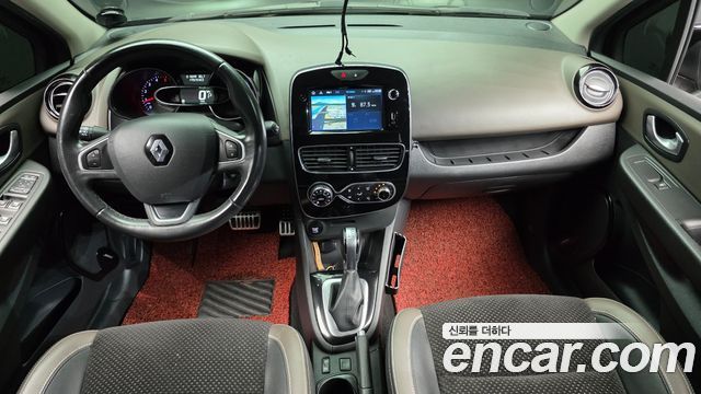 Renault Korea Clio — interior