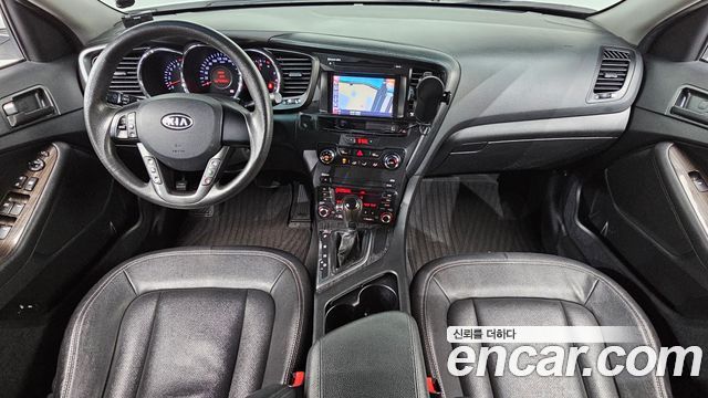 Kia K5 — interior