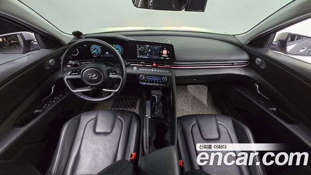 Hyundai Avante — interior