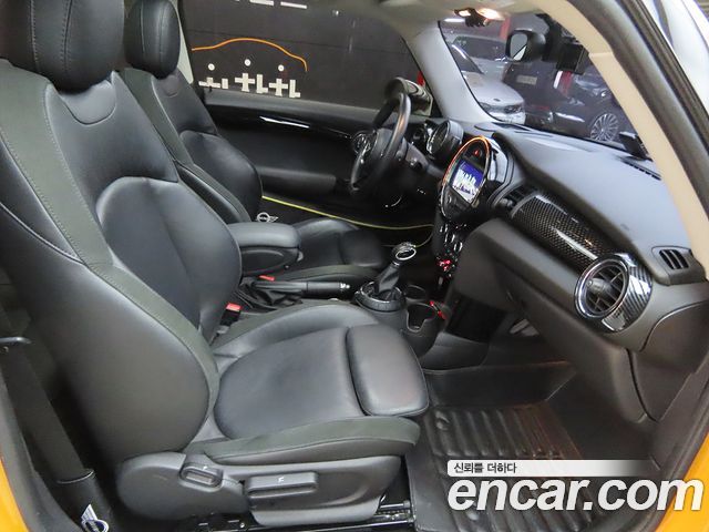 MINI Cooper — interior