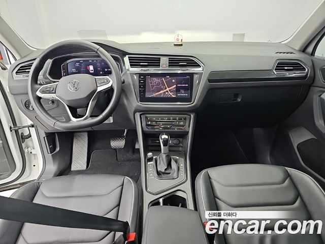Volkswagen Tiguan — interior