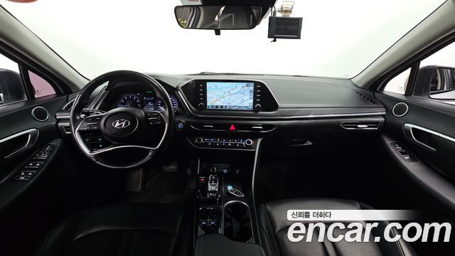 Hyundai Sonata — interior