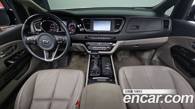 Kia Carnival — interior