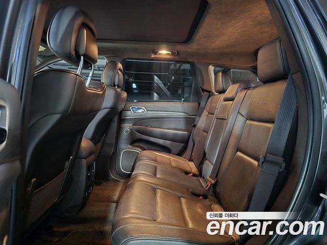 Jeep Cherokee — interior