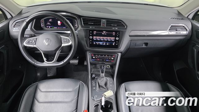 Volkswagen Tiguan — interior