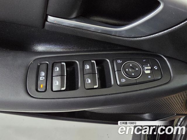 Hyundai Sonata — interior
