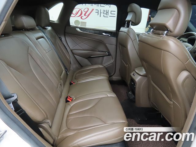 Lincoln MKC — interior