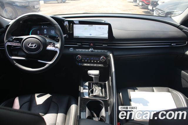 Hyundai Avante — interior