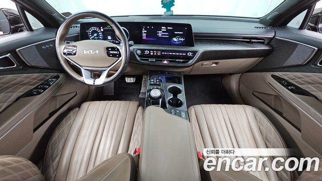 Kia K8 — interior