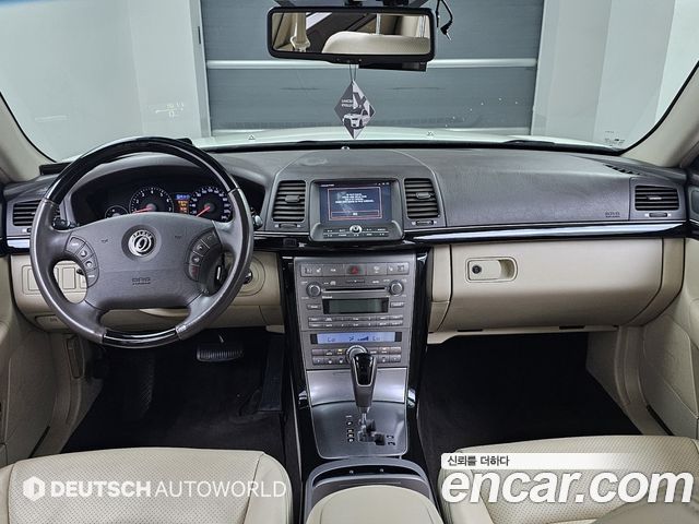 Kia Opirus — interior