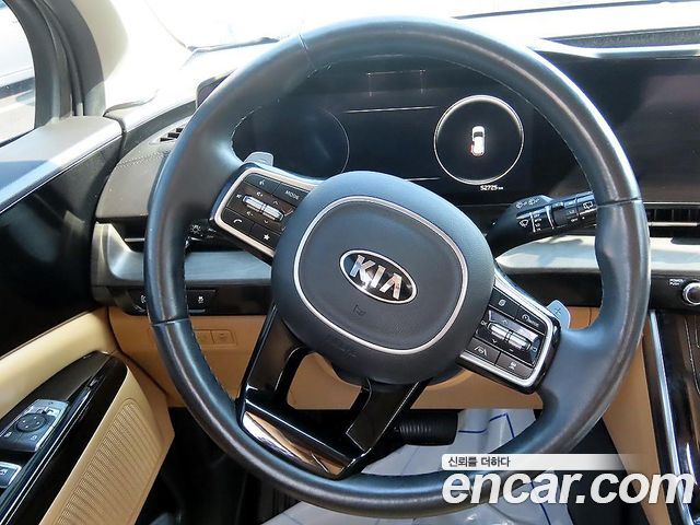 Kia Carnival — interior