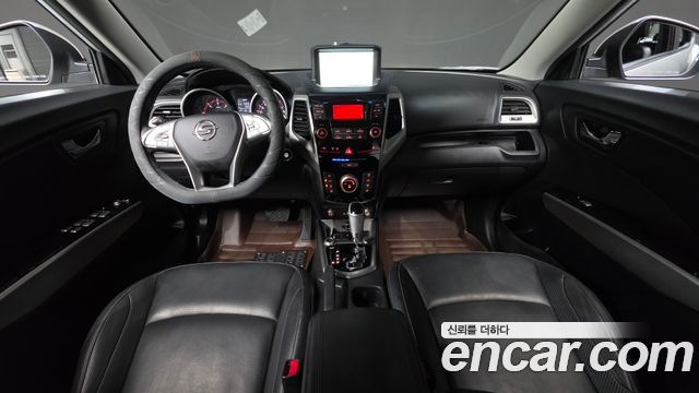 KG Mobility Tivoli — interior