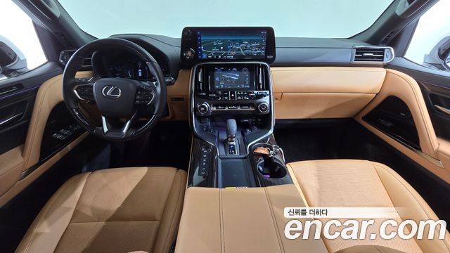 Lexus LX — interior