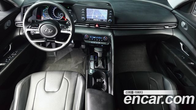Hyundai Avante — interior