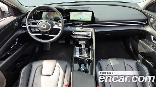 Hyundai Avante — interior