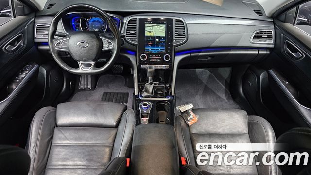 Renault Korea SM6 — interior