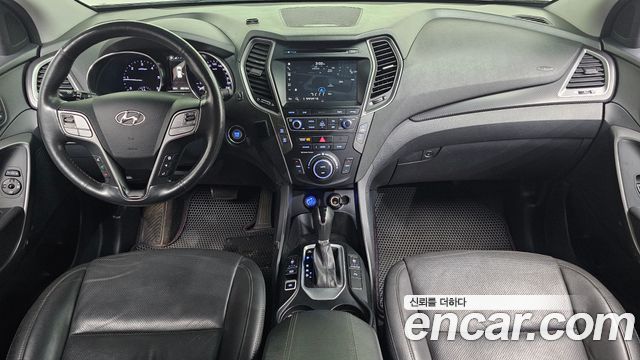 Hyundai Santa Fe — interior
