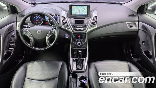 Hyundai Avante — interior