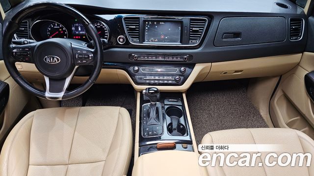 Kia Carnival — interior