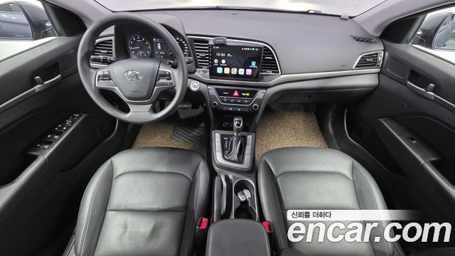 Hyundai Avante — interior