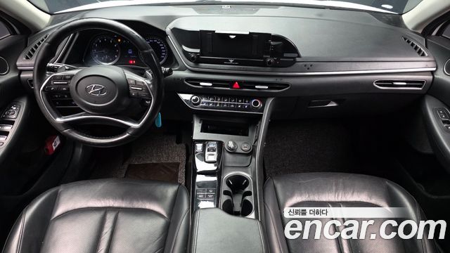 Hyundai Sonata — interior