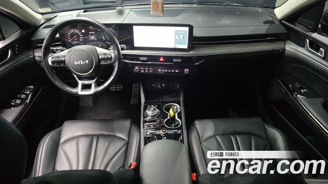 Kia K5 — interior