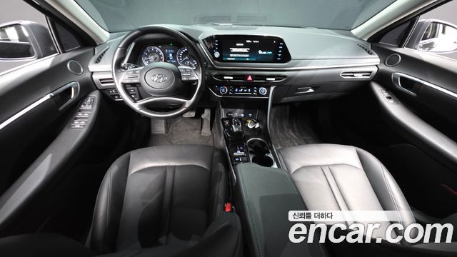 Hyundai Sonata — interior