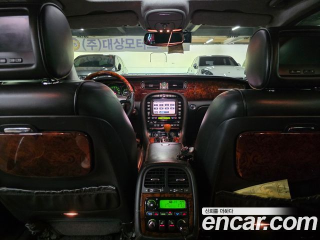 Jaguar XJ-8 — interior