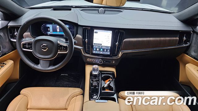 Volvo S90 — interior