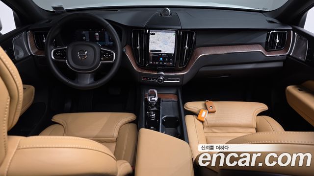 Volvo XC60 — interior