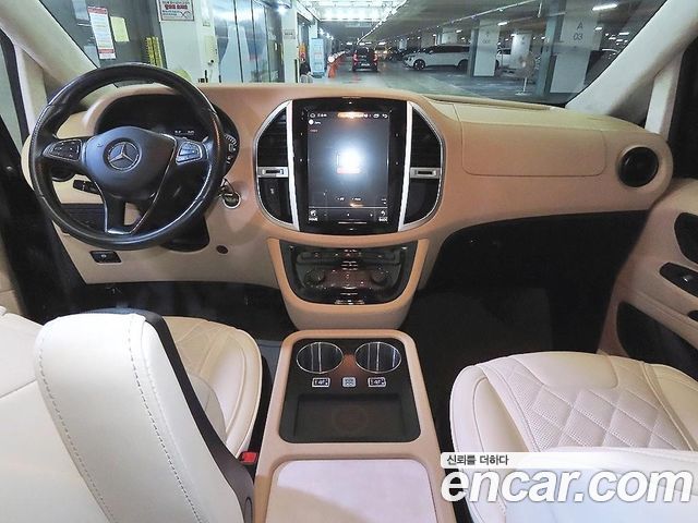 Mercedes-Benz V-Class — interior
