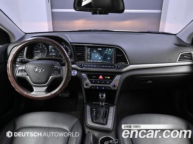 Hyundai Avante — interior