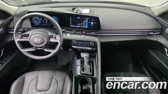 Hyundai Avante — interior