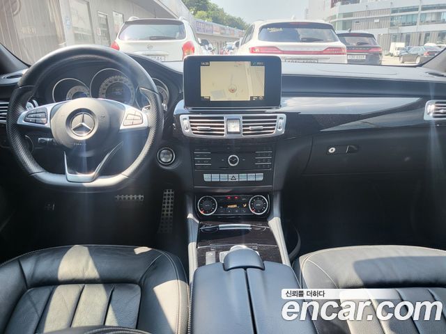 Mercedes-Benz CLS-Class — interior