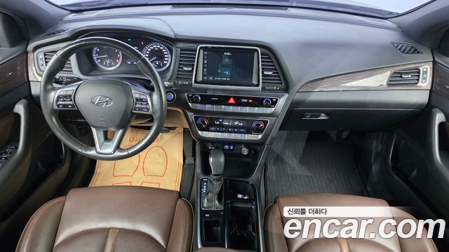 Hyundai Sonata — interior