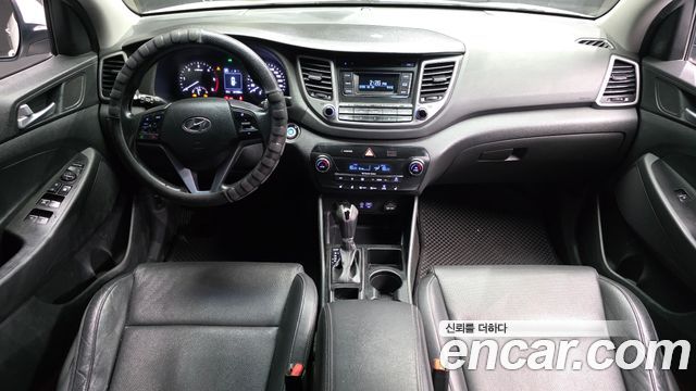 Hyundai Tucson — interior