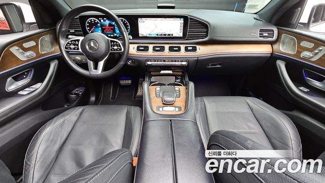 Mercedes-Benz GLE-Class — interior