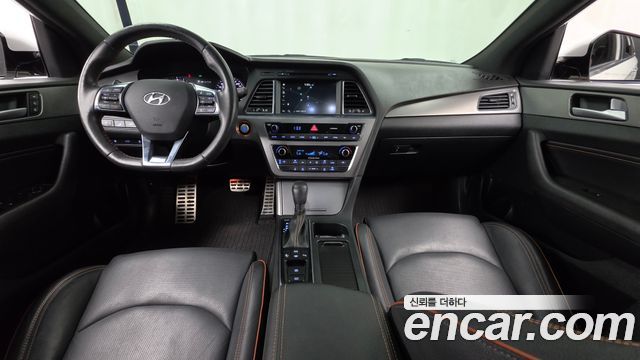 Hyundai Sonata — interior