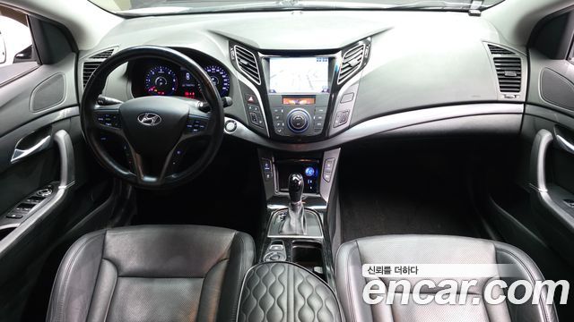 Hyundai i40 — interior