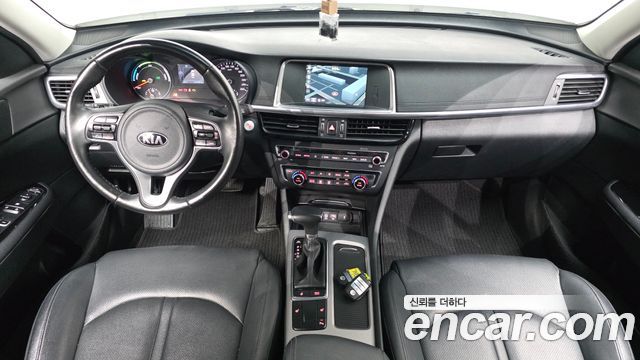 Kia K5 — interior