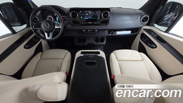 Mercedes-Benz Sprinter — interior