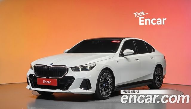 BMW i5 — exterior