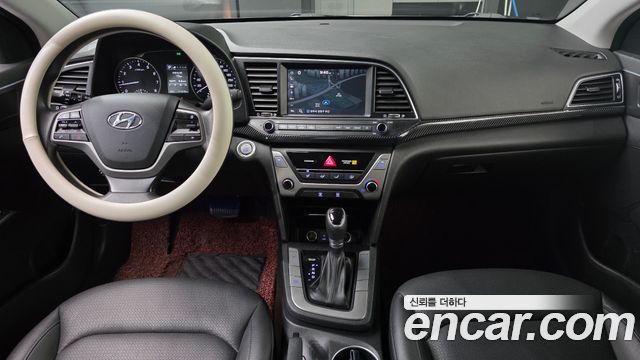 Hyundai Avante — interior