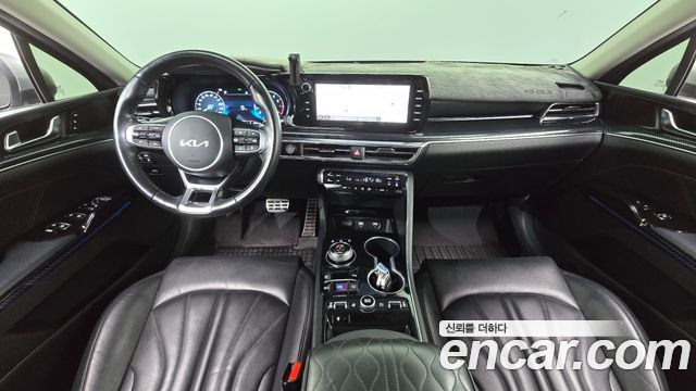 Kia K5 — interior